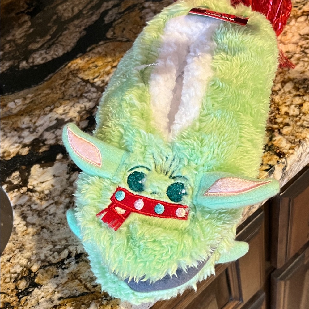 Star Wars New Cozy Christmas Slippers Womens 7-9.5